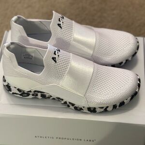 New w/ Box Women's APL TechLoom Wave Shoes Sz 9.5 Black/White/Leopard MSRP: $245
